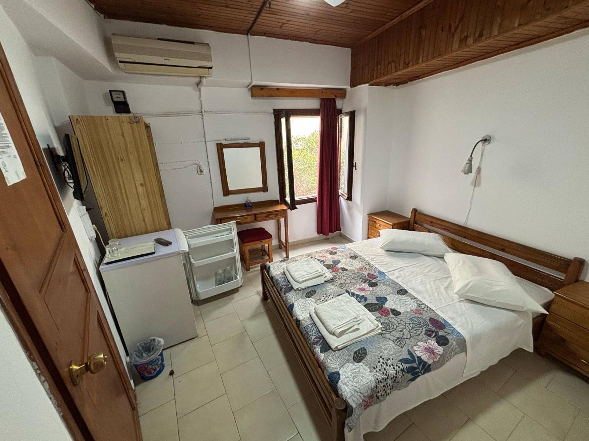 Stelios Rooms To Rent Chania  Buitenkant foto